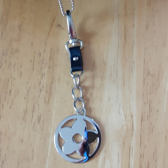 Have to many purses - Picture 2 of 5